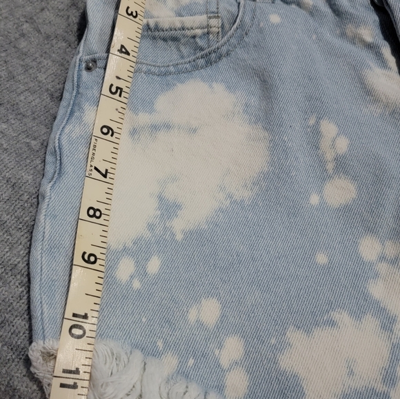 Wild Fable hi rise bleached, blue button fly, frayed hem shorts size 4 Worn once - Picture 7 of 8